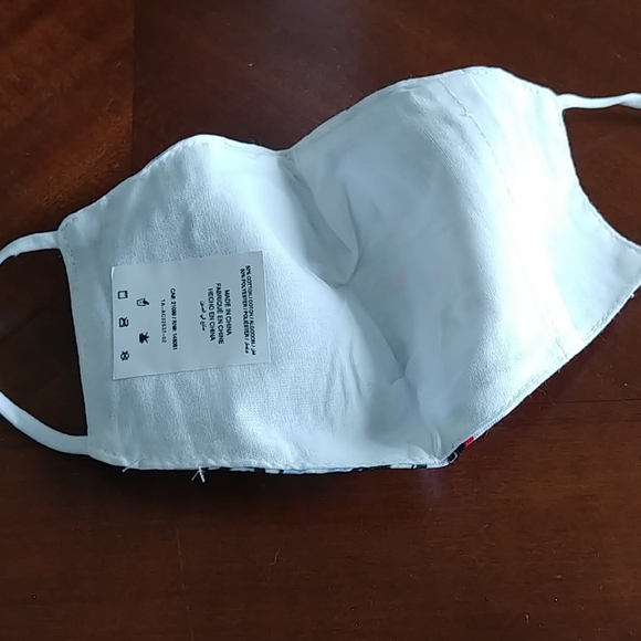 Free add on purchase over $45 Kid's fabric face mask cats & dogs NWT - Picture 3 of 5